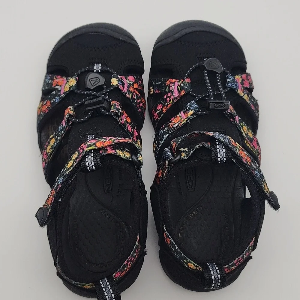 3 Listings 15$! KEEN Girls Sandals